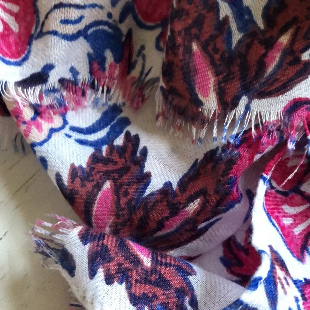Old Navy floral scarf - Picture 4 of 4